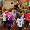 Einzug der Kinder ins Wernecker Stadion.