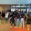Ausgelassene Stimmung bei der Silent Disco in der Aula der Dreiberg-Schule.