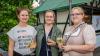 Zahlreiche Menschen besuchen am Samstag 22.06.24 das Promenaden Weinfest in Kitzingen am Main. Für die Partystimmung am Weinfest sorgten die "Partyvögel".