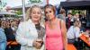 Zahlreiche Menschen besuchen am Samstag 22.06.24 das Promenaden Weinfest in Kitzingen am Main. Für die Partystimmung am Weinfest sorgten die "Partyvögel".
