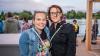 Zahlreiche Menschen besuchen am Samstag 22.06.24 das Promenaden Weinfest in Kitzingen am Main. Für die Partystimmung am Weinfest sorgten die "Partyvögel".