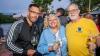 Zahlreiche Menschen besuchen am Samstag 22.06.24 das Promenaden Weinfest in Kitzingen am Main. Für die Partystimmung am Weinfest sorgten die "Partyvögel".