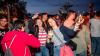 Zahlreiche Menschen besuchen am Samstag 22.06.24 das Promenaden Weinfest in Kitzingen am Main. Für die Partystimmung am Weinfest sorgten die "Partyvögel".