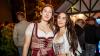 Zahlreiche Menschen besuchen am Samstag 22.06.24 das Promenaden Weinfest in Kitzingen am Main. Für die Partystimmung am Weinfest sorgten die "Partyvögel".