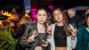 Zahlreiche Menschen besuchen am Samstag 22.06.24 das Promenaden Weinfest in Kitzingen am Main. Für die Partystimmung am Weinfest sorgten die "Partyvögel".