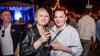 Zahlreiche Menschen besuchen am Samstag 22.06.24 das Promenaden Weinfest in Kitzingen am Main. Für die Partystimmung am Weinfest sorgten die "Partyvögel".