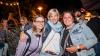 Zahlreiche Menschen besuchen am Samstag 22.06.24 das Promenaden Weinfest in Kitzingen am Main. Für die Partystimmung am Weinfest sorgten die "Partyvögel".