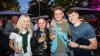 Zahlreiche Menschen besuchen am Samstag 22.06.24 das Promenaden Weinfest in Kitzingen am Main. Für die Partystimmung am Weinfest sorgten die "Partyvögel".