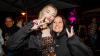 Zahlreiche Menschen besuchen am Samstag 22.06.24 das Promenaden Weinfest in Kitzingen am Main. Für die Partystimmung am Weinfest sorgten die "Partyvögel".