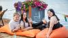 Zahlreiche Menschen besuchen am Samstag 22.06.24 das Promenaden Weinfest in Kitzingen am Main. Für die Partystimmung am Weinfest sorgten die "Partyvögel".