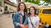 Zahlreiche Menschen besuchen am Samstag 22.06.24 das Promenaden Weinfest in Kitzingen am Main. Für die Partystimmung am Weinfest sorgten die "Partyvögel".