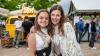 Zahlreiche Menschen besuchen am Samstag 22.06.24 das Promenaden Weinfest in Kitzingen am Main. Für die Partystimmung am Weinfest sorgten die "Partyvögel".