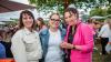 Zahlreiche Menschen besuchen am Samstag 22.06.24 das Promenaden Weinfest in Kitzingen am Main. Für die Partystimmung am Weinfest sorgten die "Partyvögel".