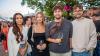 Zahlreiche Menschen besuchen am Samstag 22.06.24 das Promenaden Weinfest in Kitzingen am Main. Für die Partystimmung am Weinfest sorgten die "Partyvögel".
