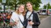 Zahlreiche Menschen besuchen am Samstag 22.06.24 das Promenaden Weinfest in Kitzingen am Main. Für die Partystimmung am Weinfest sorgten die "Partyvögel".