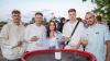 Zahlreiche Menschen besuchen am Samstag 22.06.24 das Promenaden Weinfest in Kitzingen am Main. Für die Partystimmung am Weinfest sorgten die "Partyvögel".