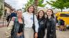 Zahlreiche Menschen besuchen am Samstag 22.06.24 das Promenaden Weinfest in Kitzingen am Main. Für die Partystimmung am Weinfest sorgten die "Partyvögel".