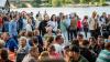 Zahlreiche Menschen besuchen am Samstag 22.06.24 das Promenaden Weinfest in Kitzingen am Main. Für die Partystimmung am Weinfest sorgten die "Partyvögel".