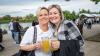 Zahlreiche Menschen besuchen am Samstag 22.06.24 das Promenaden Weinfest in Kitzingen am Main. Für die Partystimmung am Weinfest sorgten die "Partyvögel".