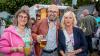 Zahlreiche Menschen besuchen am Samstag 22.06.24 das Promenaden Weinfest in Kitzingen am Main. Für die Partystimmung am Weinfest sorgten die "Partyvögel".