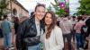 Zahlreiche Menschen besuchen am Samstag 22.06.24 das Promenaden Weinfest in Kitzingen am Main. Für die Partystimmung am Weinfest sorgten die "Partyvögel".