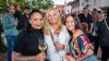 Zahlreiche Menschen besuchen am Samstag 22.06.24 das Promenaden Weinfest in Kitzingen am Main. Für die Partystimmung am Weinfest sorgten die "Partyvögel".