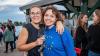 Zahlreiche Menschen besuchen am Samstag 22.06.24 das Promenaden Weinfest in Kitzingen am Main. Für die Partystimmung am Weinfest sorgten die "Partyvögel".