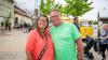 Zahlreiche Menschen besuchen am Samstag 22.06.24 das Promenaden Weinfest in Kitzingen am Main. Für die Partystimmung am Weinfest sorgten die "Partyvögel".