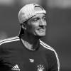 Fitness-Trainer Thomas Wilhelmi vom Fußball-Bundesligisten FC Bayern München nimmt am Training der Mannschaft teil.