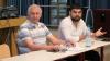 Norbert Endres und Mahdi Hosseini beantworten die vielen Fragen zweier Schulklassen der Realschule Marktheidenfeld zum Thema Flüchtlingshilfe und Integration.