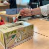 Mit den Rücknahmeboxen der Firma Edding nutzt das Landratsamt Main-Tauber-Kreis seit Anfang Juni die Möglichkeit, leere Marker und Kugelschreiber aus dem Amt dem Ressourcenkreislauf zuzuführen.