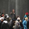 Der Spielleiter der Passionsspiele Oberammergau, Christian Stückl (M), steht bei auf der Bühne.