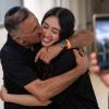 Die israelische Geisel Noa Argamani (r) umarmt Familienangehörige im Sheba Tel-HaShomer Medical Centre, nachdem sie von der israelischen Armee aus der Gefangenschaft im Gazastreifen befreit wurde.