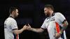 Michael Smith (r) und Luke Humphries gewannen die Darts-Team-WM.