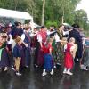 Wertvolle handgearbeitete Trachten, eine bunte Mischung der Generationen, traditionelle Kirchweihtänze und Frohsinn für Mitwirkende und Gäste der Röthleiner Kirchweih - auch bei Regen!