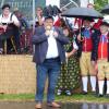 Wertvolle handgearbeitete Trachten, eine bunte Mischung der Generationen, traditionelle Kirchweihtänze und Frohsinn für Mitwirkende und Gäste der Röthleiner Kirchweih - auch bei Regen!