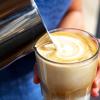Ist der Latte macchiato mit Hafermilch ein Problem für den Blutzuckerspiegel, wie es im Netz oft heißt? So pauschal kann man das nicht sagen.
