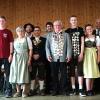 Die Sieger des Gau- und Preisschießens mit dem neuen Gaukönig des Schützengaus Würzburg Kurt Midderhoff (Mitte), dem Jugendgaukönig Frederick Ziegler (Mitte daneben), Marco Gehret, Werner Gehret (beide KKS Karlburg; von rechts), Matthias Dörrie (Bezirksschützenmeister; zweiter von rechts hinten) und Gauschützenmeister Axel Höfler (dritter von rechts hinten).