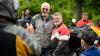 Motorradfahrer und Menschen mit Behinderung bereiten sich am Freitag (05.07.24) vor den Mainfränkischen Werkstätten in Würzburg auf ihre gemeinsame Tour vor. Seit 1989 treffen sich auf Initiative von Peter Schädel Biker und Menschen mit Handicap einmal im Jahr zu einer Motorradtour.