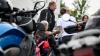 Motorradfahrer und Menschen mit Behinderung bereiten sich am Freitag (05.07.24) vor den Mainfränkischen Werkstätten in Würzburg auf ihre gemeinsame Tour vor. Seit 1989 treffen sich auf Initiative von Peter Schädel Biker und Menschen mit Handicap einmal im Jahr zu einer Motorradtour.