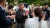 Motorradfahrer und Menschen mit Behinderung bereiten sich am Freitag (05.07.24) vor den Mainfränkischen Werkstätten in Würzburg auf ihre gemeinsame Tour vor. Seit 1989 treffen sich auf Initiative von Peter Schädel Biker und Menschen mit Handicap einmal im Jahr zu einer Motorradtour.