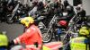 Motorradfahrer und Menschen mit Behinderung bereiten sich am Freitag (05.07.24) vor den Mainfränkischen Werkstätten in Würzburg auf ihre gemeinsame Tour vor. Seit 1989 treffen sich auf Initiative von Peter Schädel Biker und Menschen mit Handicap einmal im Jahr zu einer Motorradtour.
