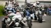 Motorradfahrer und Menschen mit Behinderung bereiten sich am Freitag (05.07.24) vor den Mainfränkischen Werkstätten in Würzburg auf ihre gemeinsame Tour vor. Seit 1989 treffen sich auf Initiative von Peter Schädel Biker und Menschen mit Handicap einmal im Jahr zu einer Motorradtour.