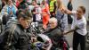 Motorradfahrer und Menschen mit Behinderung bereiten sich am Freitag (05.07.24) vor den Mainfränkischen Werkstätten in Würzburg auf ihre gemeinsame Tour vor. Seit 1989 treffen sich auf Initiative von Peter Schädel Biker und Menschen mit Handicap einmal im Jahr zu einer Motorradtour.