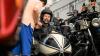 Motorradfahrer und Menschen mit Behinderung bereiten sich am Freitag (05.07.24) vor den Mainfränkischen Werkstätten in Würzburg auf ihre gemeinsame Tour vor. Seit 1989 treffen sich auf Initiative von Peter Schädel Biker und Menschen mit Handicap einmal im Jahr zu einer Motorradtour.
