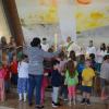 Zum Segen lud Diakon Jens Johanni die Kinder an den Altar. Zum Segen lud Diakon Jens Johanni die Kinder an den Altar.