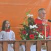 Pfarrer Eschenbacher bei der Begrüßung zu Beginn des Gottesdienstes.