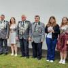 Schützenmeister Bernd Fischer (links) gratulierte den neuen Mitgliedern des Königshauses Jürgen Schneyer, Thomas Lutz, Lisa Wirsing, Gerhard Grone, Norbert Sillmann, Rosalie Grenzer, Hannah Lutz und Luise Lutz.