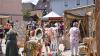 Markthändler und händlerinnen boten auf dem Mittelaltermarkt ihre Waren an.