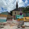 Das Alte Schulhaus ist abgerissen. Hier soll der neue Dorfplatz für Mühlbach entstehen.